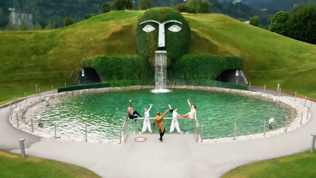 Swarovski Kristallwelten und Circus-Theater Roncalli eröffnen Zirkusfestival