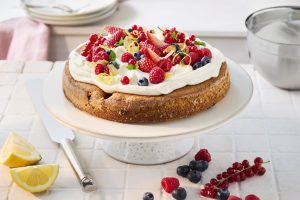 Saftiger Beeren-Mandelkuchen mit Zitronen-Ricotta-Topping