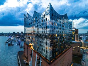 10 Jahre Elbphilharmonie Hamburg: spektakuläres Konzerthaus feiert seine Erfolgsgeschichte