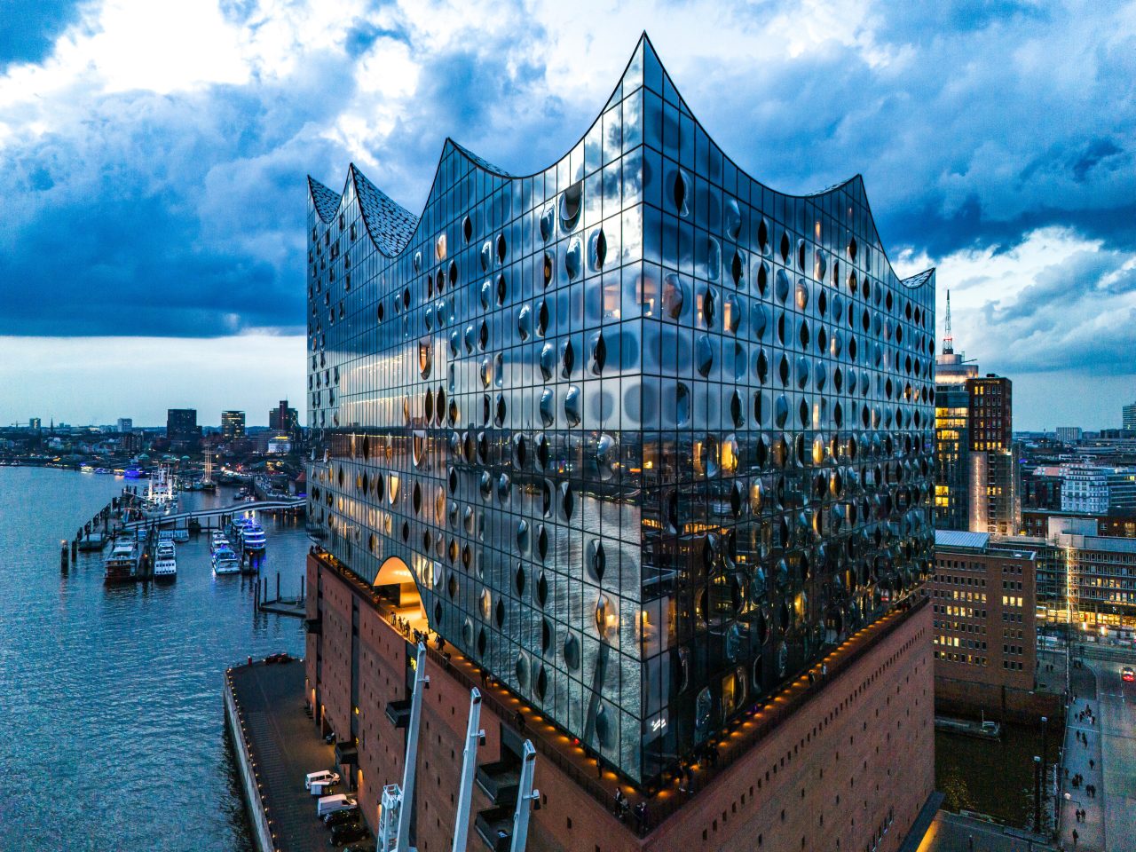 10 Jahre Elbphilharmonie Hamburg: spektakuläres Konzerthaus feiert seine Erfolgsgeschichte