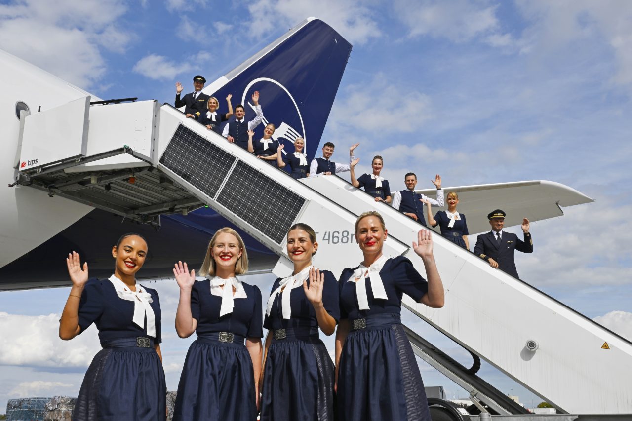 Lufthansa zum Oktoberfest 2026 in neuer Tracht