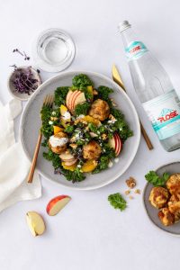 Rezept Brezel-Knödel an knackigem Grünkohlsalat