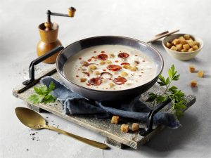 Winterliche Maronencremesuppe mit Chorizo und Croûtons